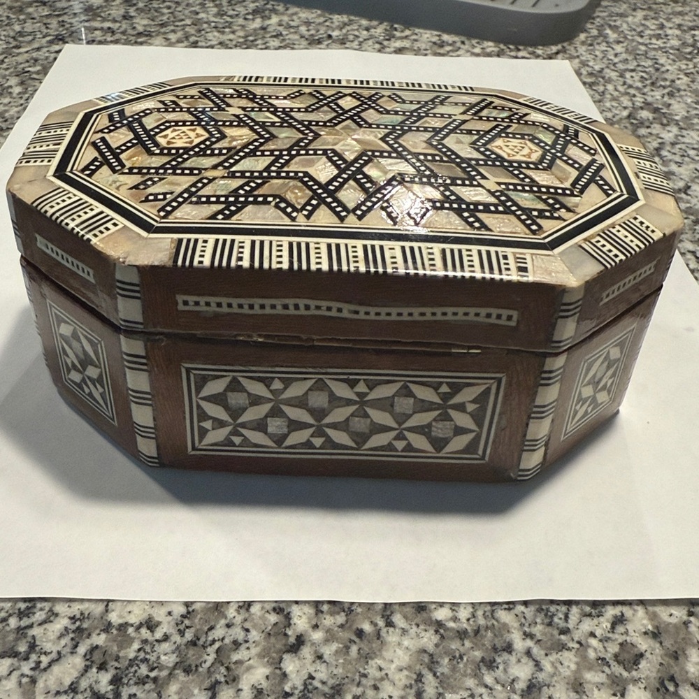 Intricate Geometric Inlay Box - Picture 5 of 8